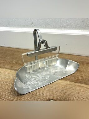 Everlast "Hand Forged" Hammered Aluminum Crumb Tray & Brush Set